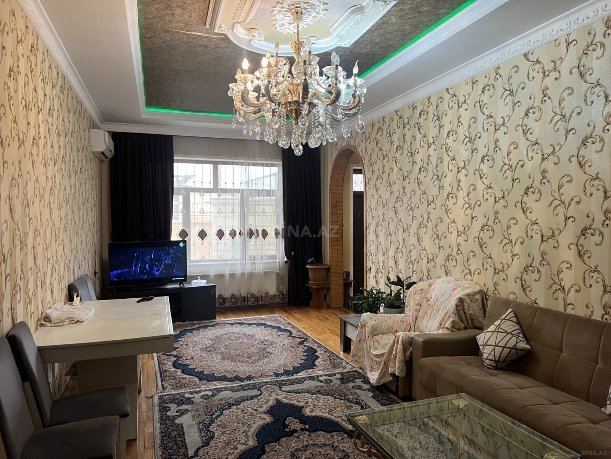 Satılır 5 otaqlı həyət evi 200 m²