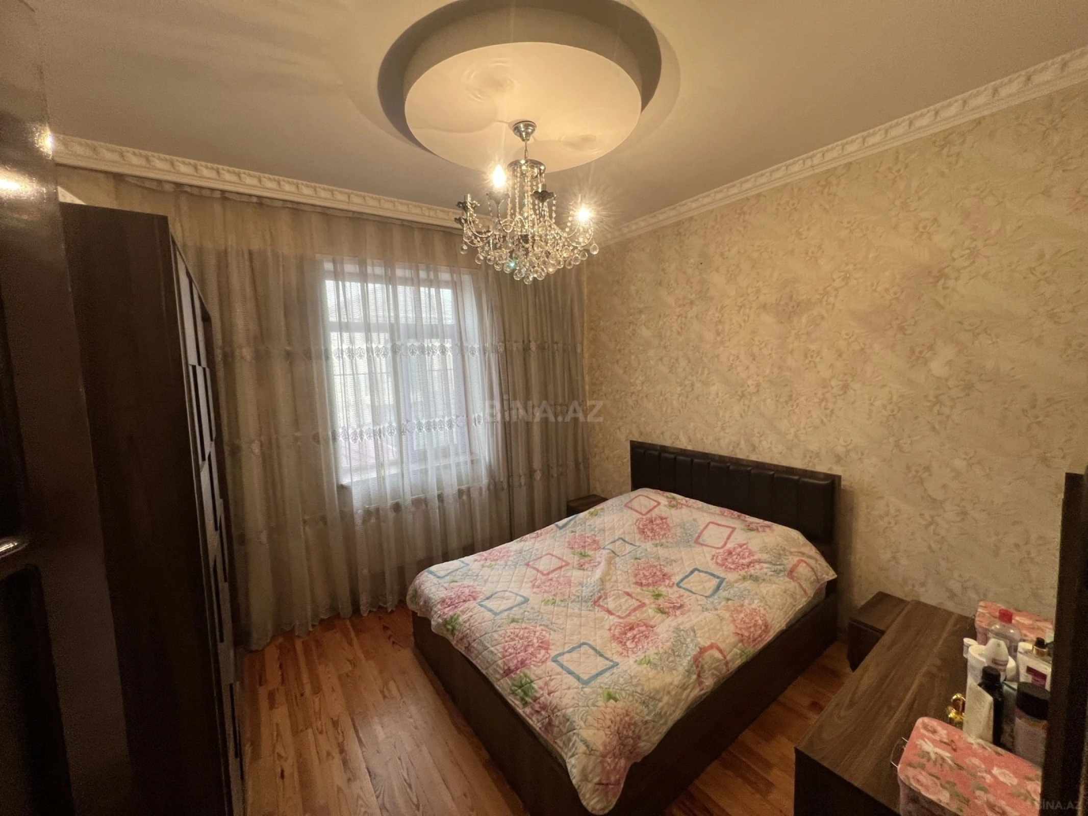 Satılır 5 otaqlı həyət evi 200 m²