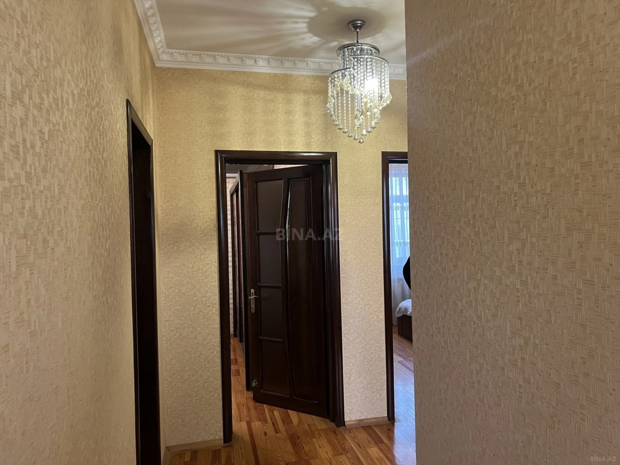 Satılır 5 otaqlı həyət evi 200 m²