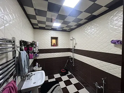Satılır 5 otaqlı həyət evi 200 m²