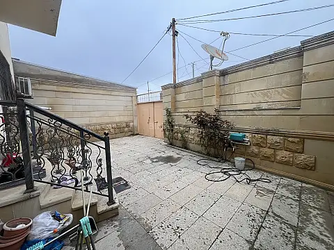 Satılır 5 otaqlı həyət evi 200 m²