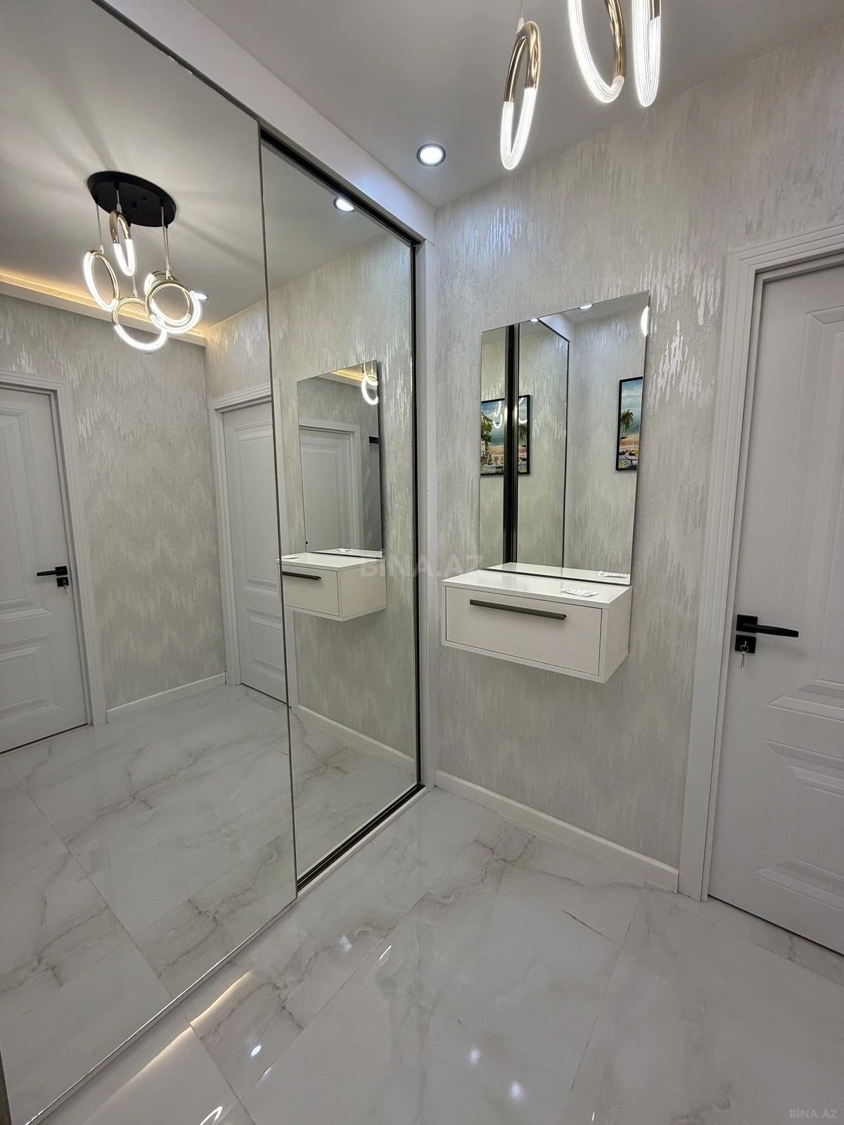 Satılır 2 otaqlı mənzil 65 m²