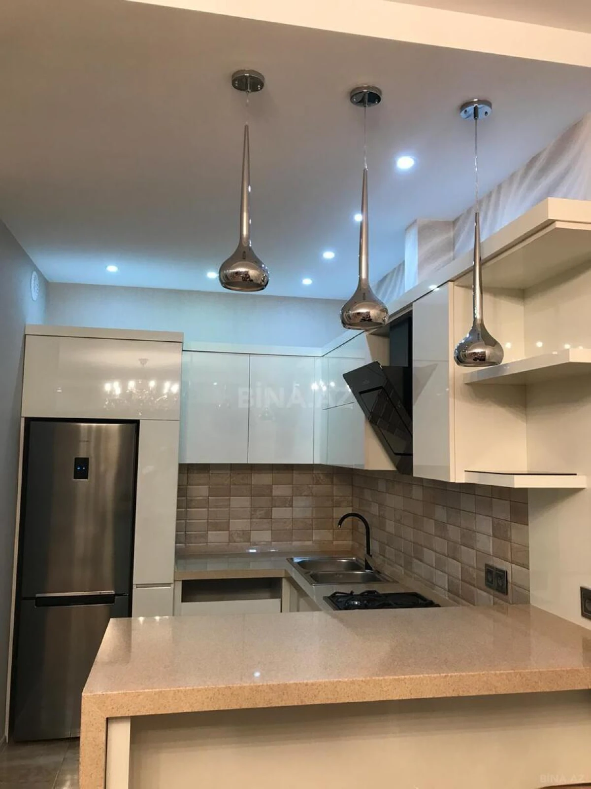 Kirayə verilir 2 otaqlı mənzil 80 m²