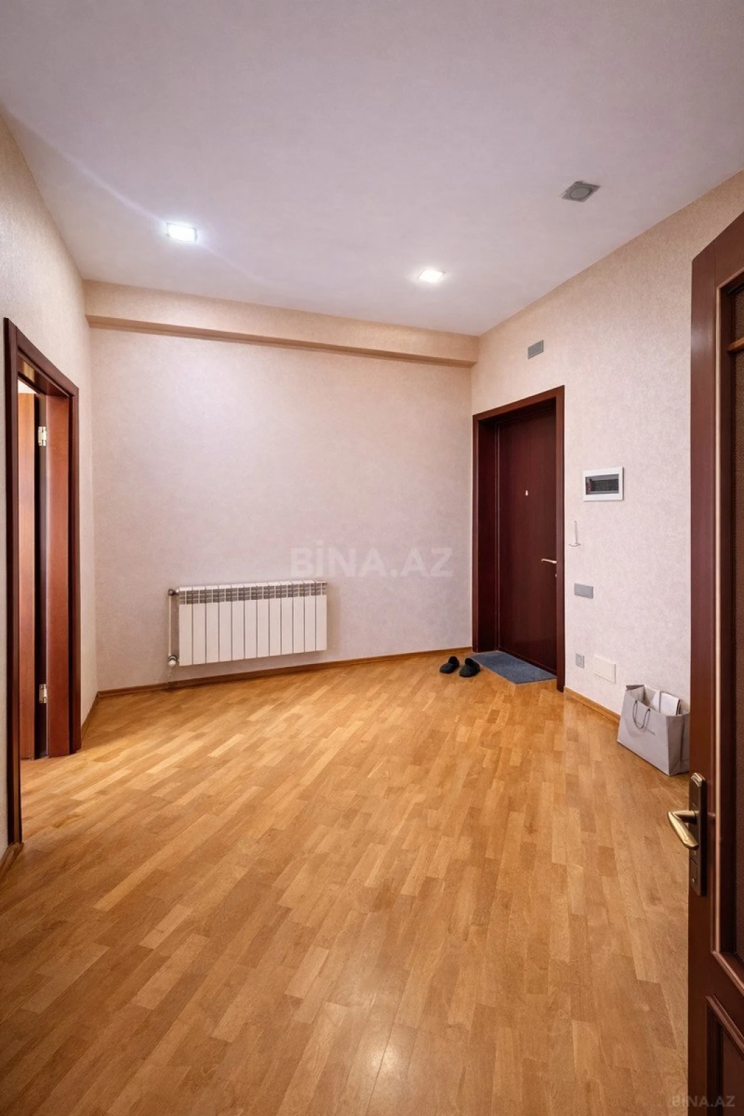Satılır 3 otaqlı mənzil 130 m²