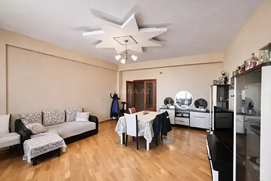 Satılır 3 otaqlı mənzil 130 m²