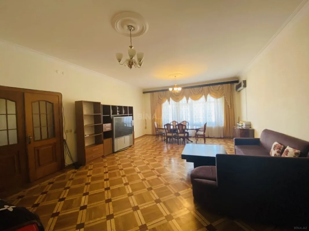 Satılır 4 otaqlı mənzil 220 m²
