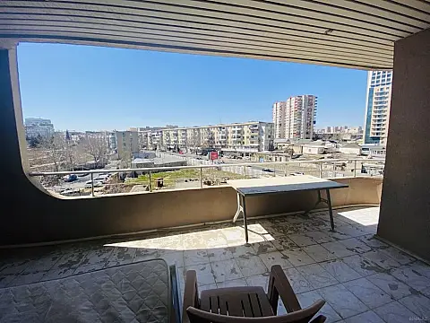 Satılır 4 otaqlı mənzil 220 m²