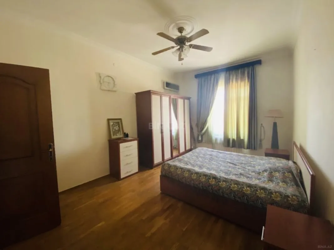 Satılır 4 otaqlı mənzil 220 m²
