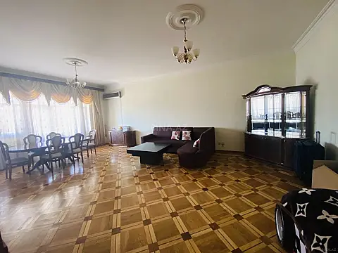 Satılır 4 otaqlı mənzil 220 m² — Bakı 4 otaq 220.00 m²