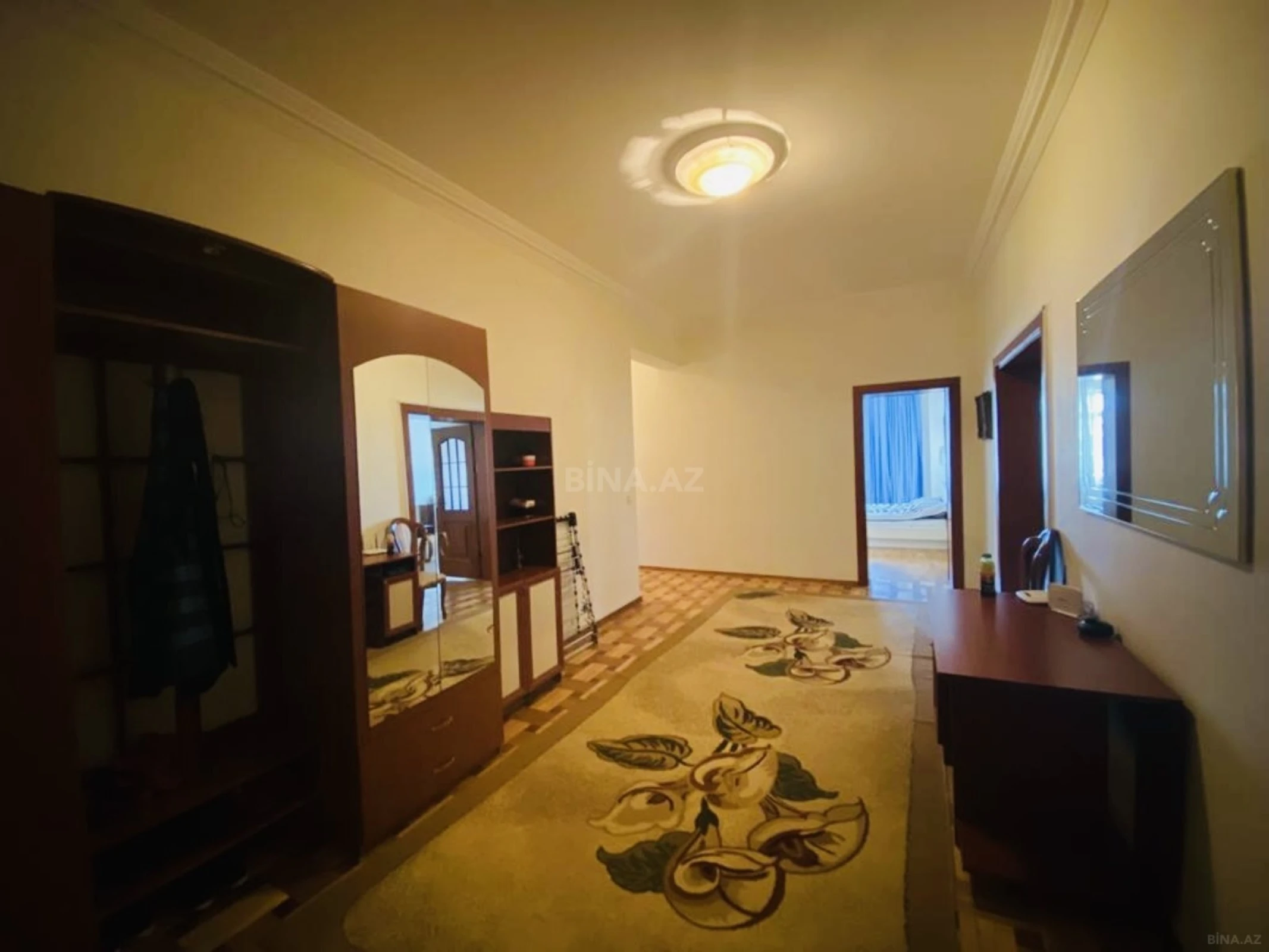 Satılır 4 otaqlı mənzil 220 m²