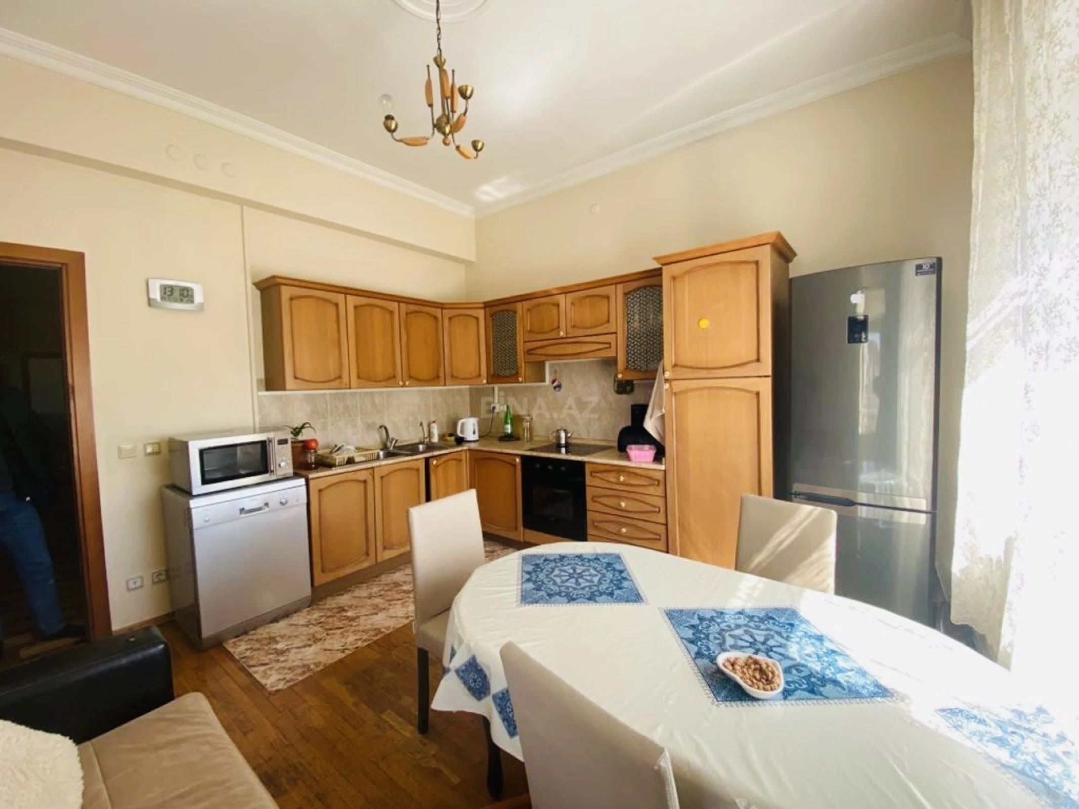 Satılır 4 otaqlı mənzil 220 m²