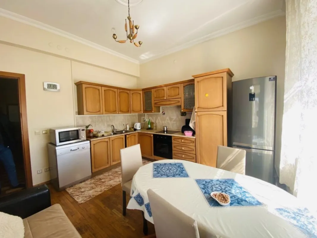 Satılır 4 otaqlı mənzil 220 m²