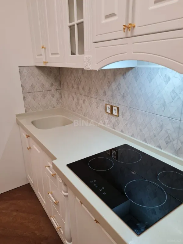 Kirayə verilir 4 otaqlı mənzil 205 m²