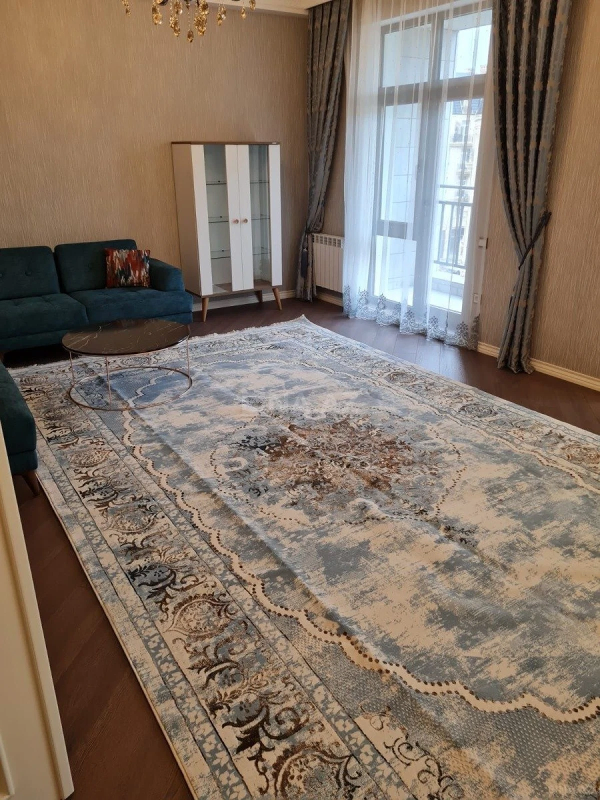 Kirayə verilir 4 otaqlı mənzil 205 m²
