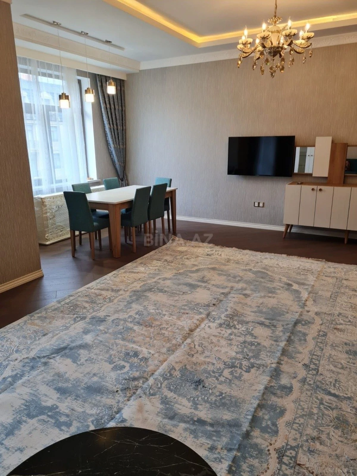 Kirayə verilir 4 otaqlı mənzil 205 m²