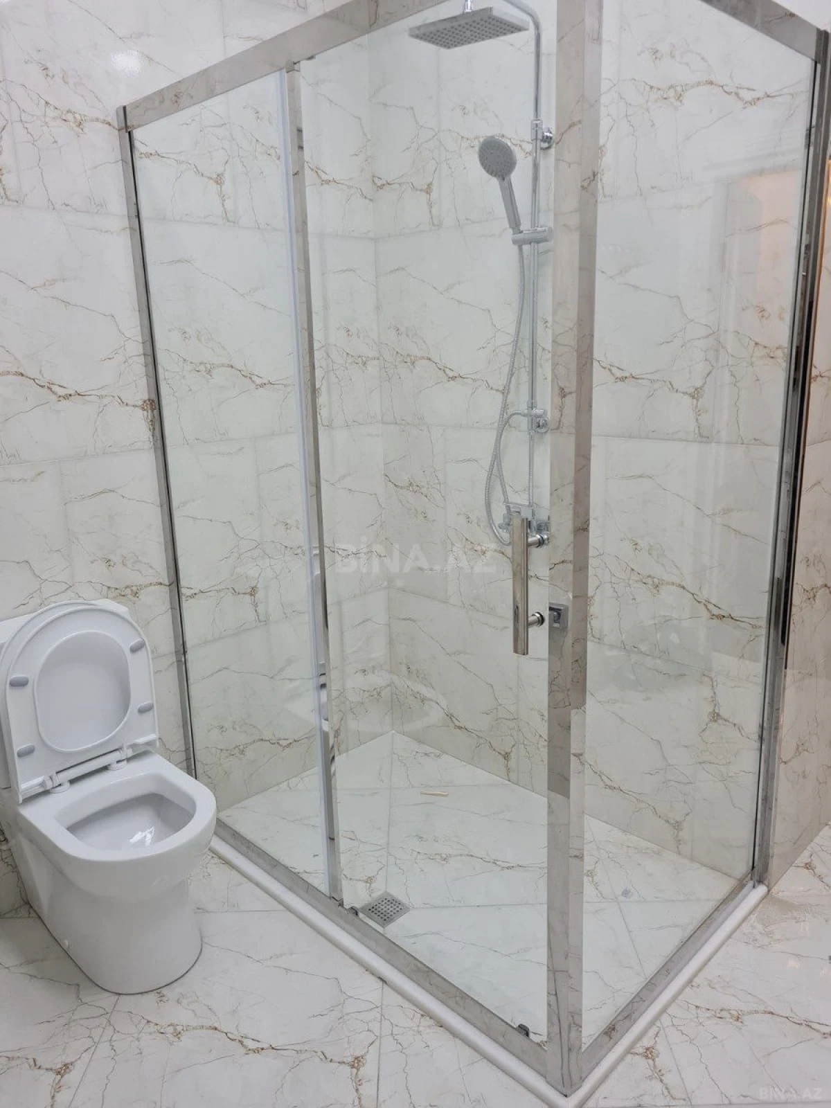 Kirayə verilir 4 otaqlı mənzil 205 m²