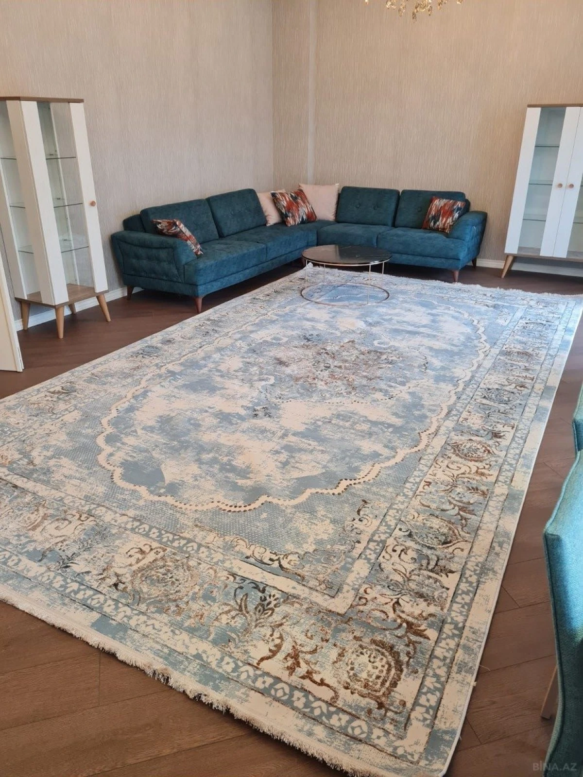 Kirayə verilir 4 otaqlı mənzil 205 m²