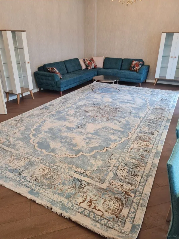 Kirayə verilir 4 otaqlı mənzil 205 m²