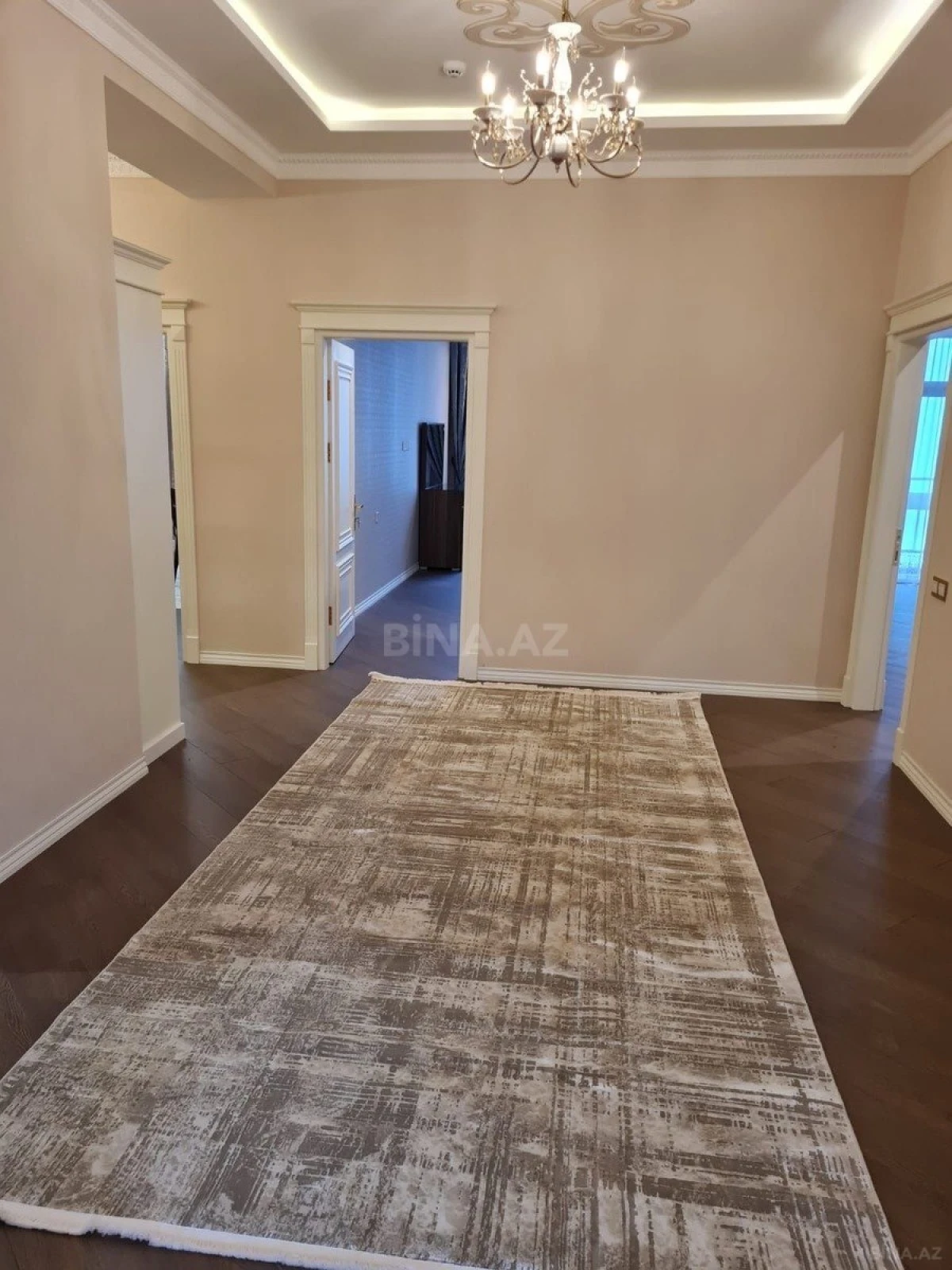 Kirayə verilir 4 otaqlı mənzil 205 m²