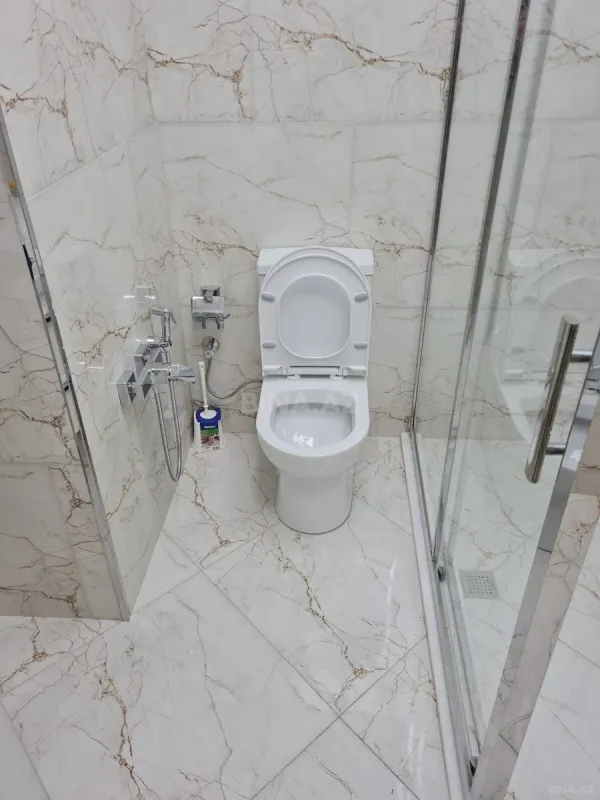 Kirayə verilir 4 otaqlı mənzil 205 m²