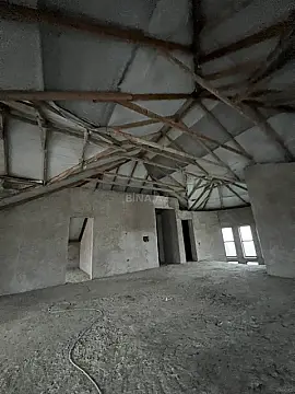 Satılır 10 otaqlı həyət evi 900 m²