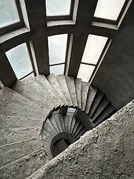 Satılır 10 otaqlı həyət evi 900 m²