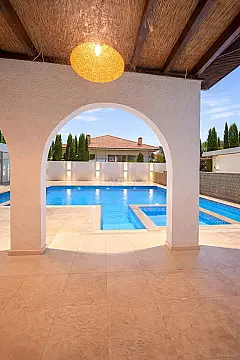 Kirayə verilir 4 otaqlı həyət evi 250 m²