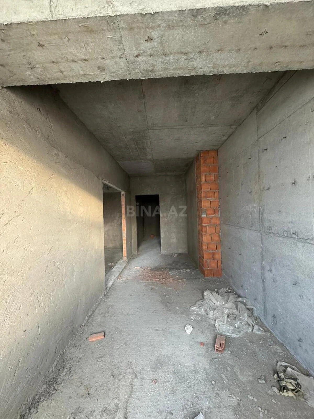 Satılır 2 otaqlı mənzil 92 m²