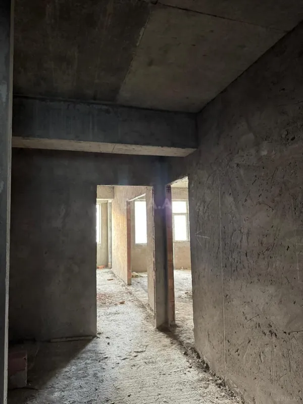 Satılır 2 otaqlı mənzil 92 m²