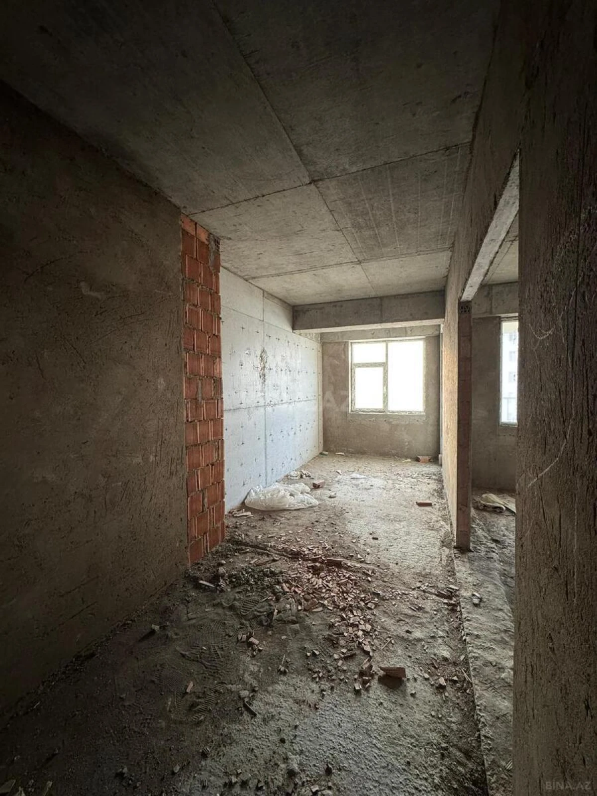 Satılır 2 otaqlı mənzil 92 m²