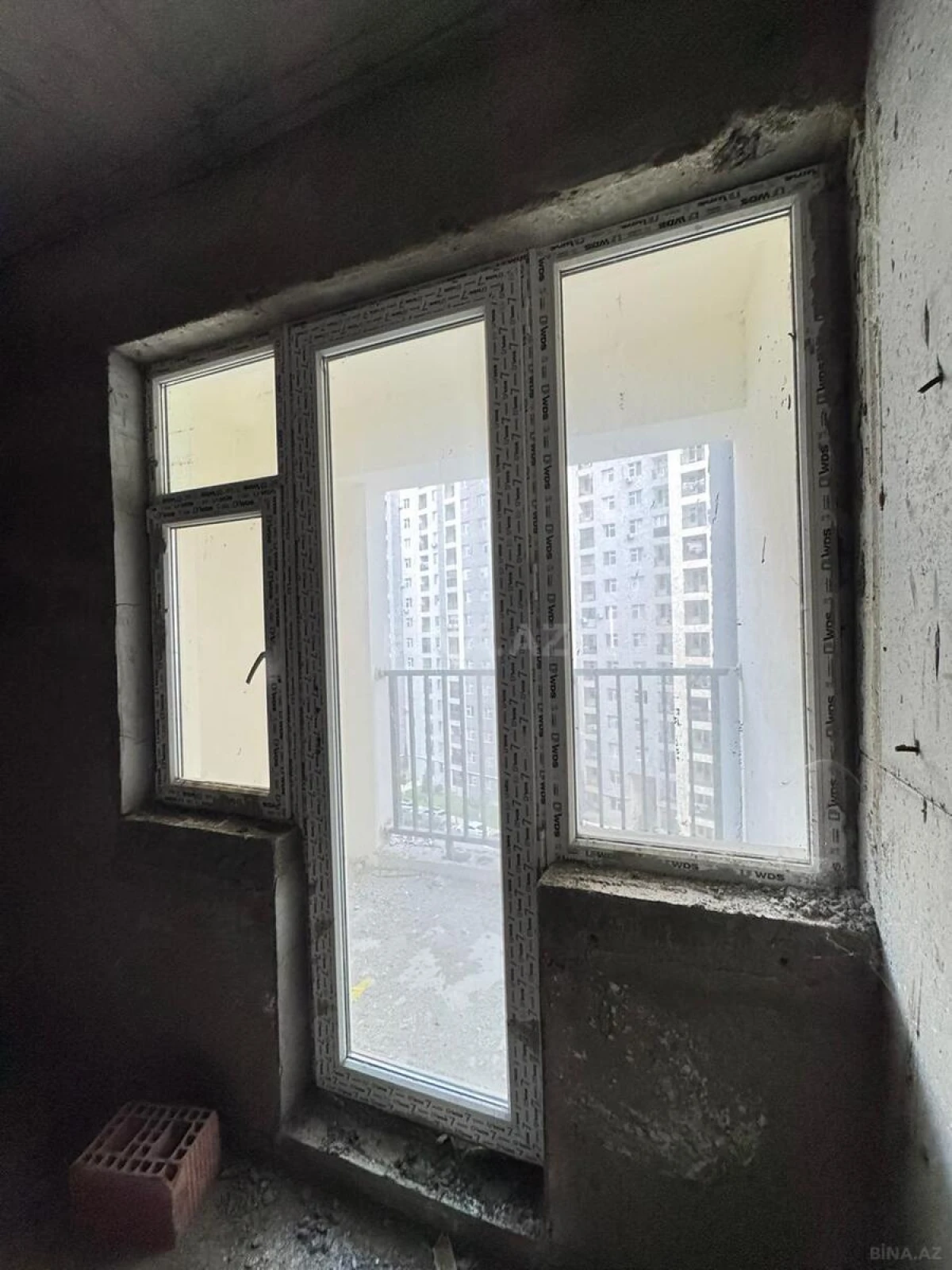 Satılır 2 otaqlı mənzil 92 m²