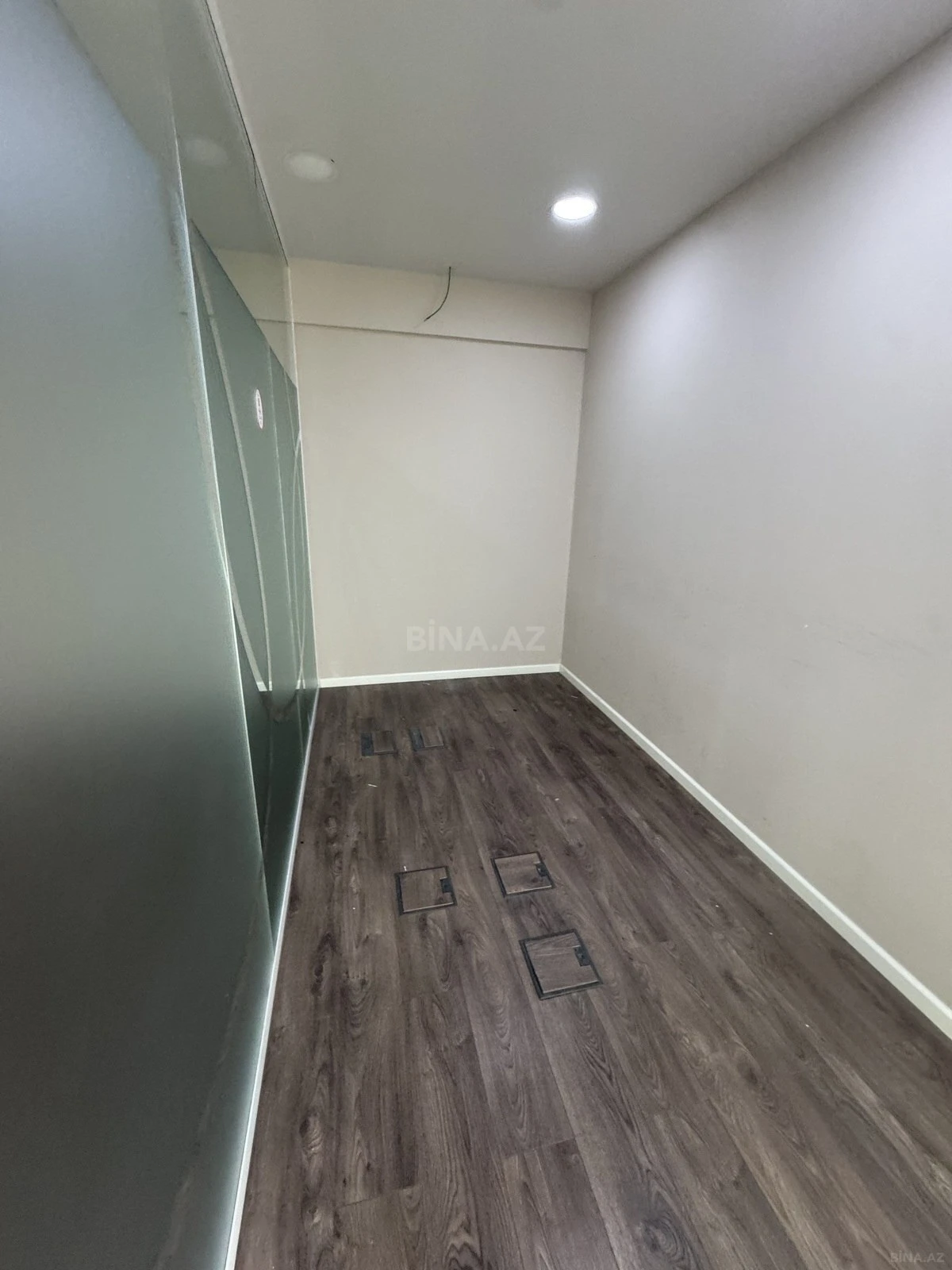 Kirayə verilir 8 otaqlı ofis 272 m²