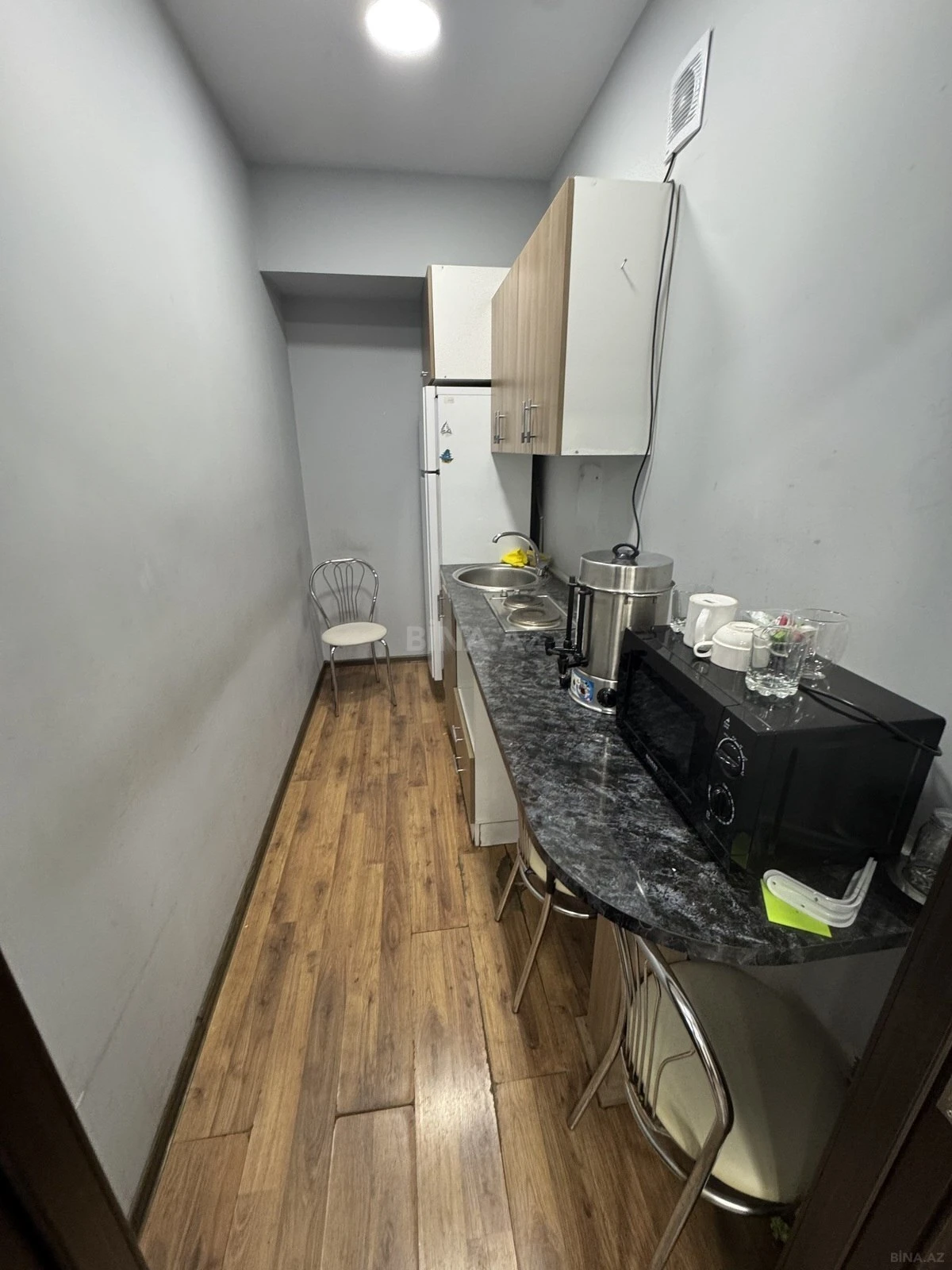 Kirayə verilir 8 otaqlı ofis 272 m²