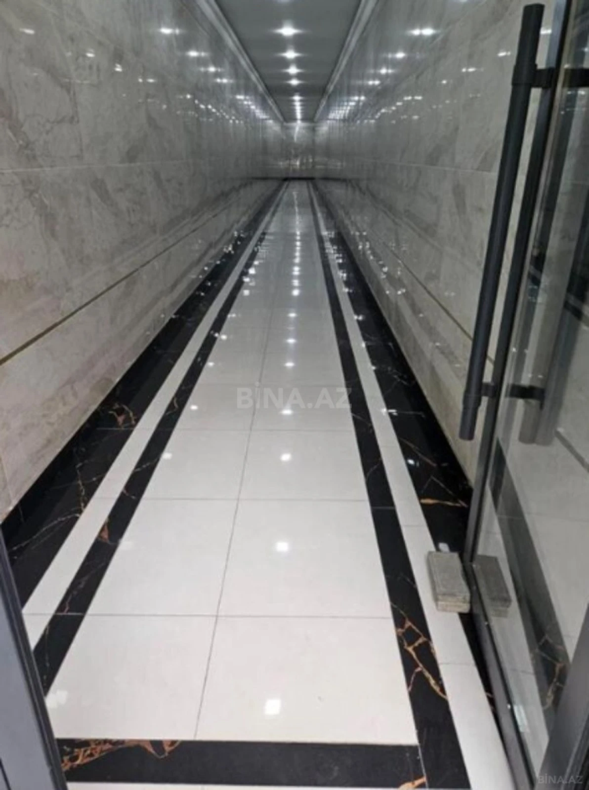 Satılır 2 otaqlı mənzil 99 m²