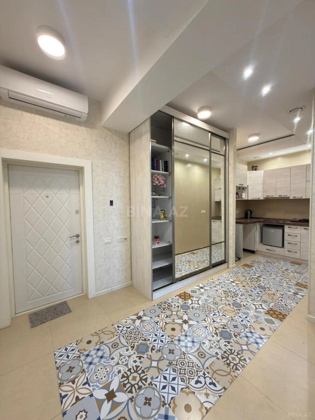 Satılır 2 otaqlı mənzil 72 m²
