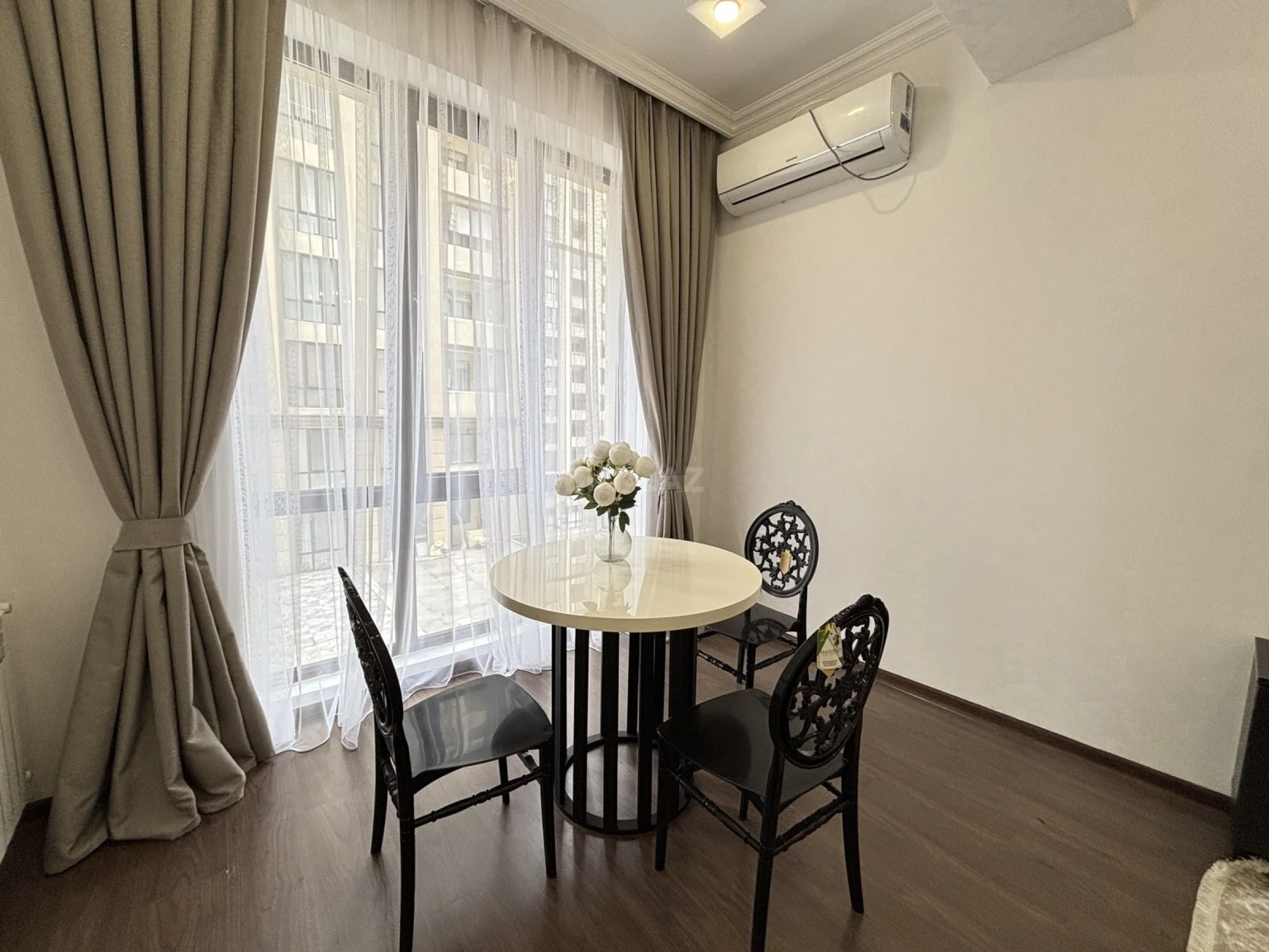 Kirayə verilir 2 otaqlı mənzil 70 m²