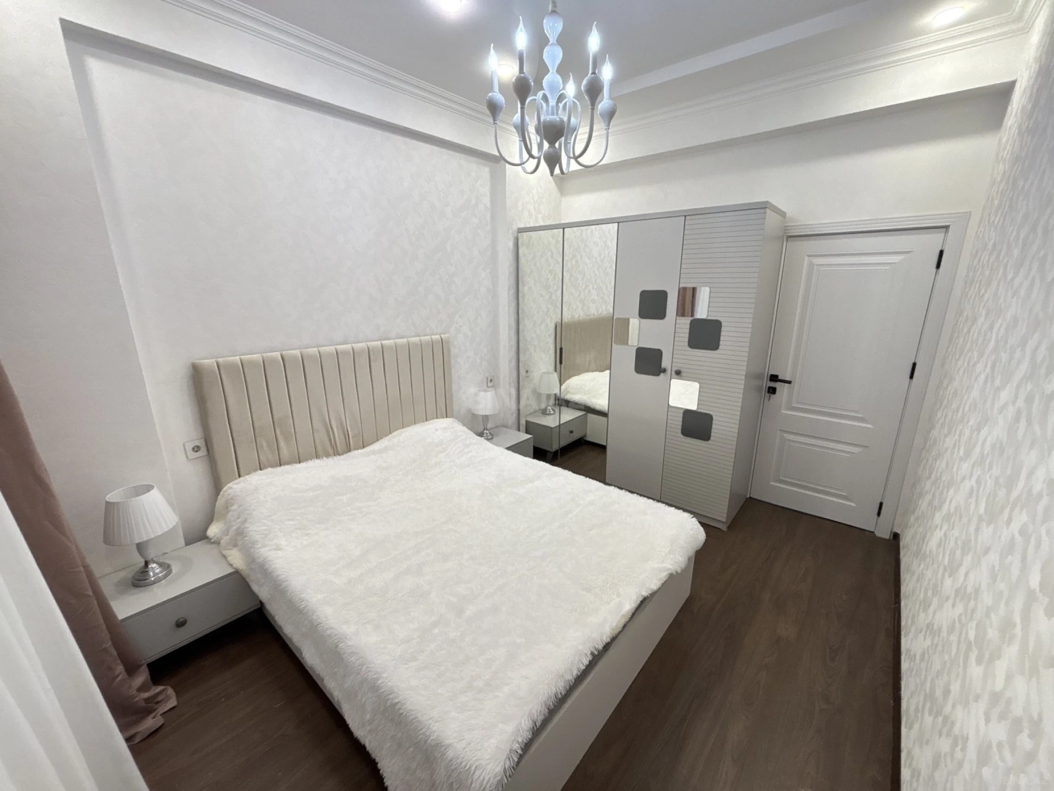 Kirayə verilir 2 otaqlı mənzil 70 m²