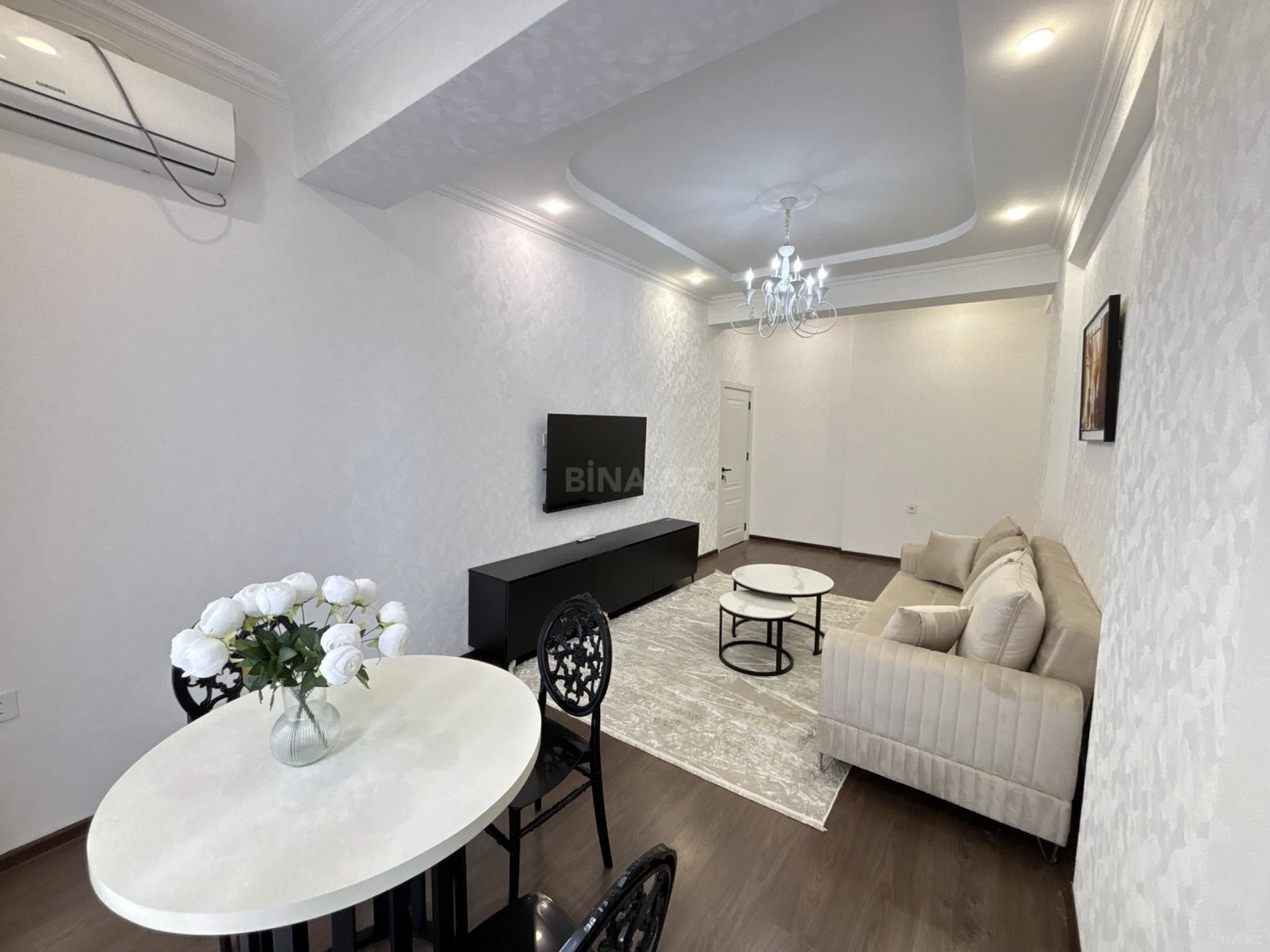 Kirayə verilir 2 otaqlı mənzil 70 m²