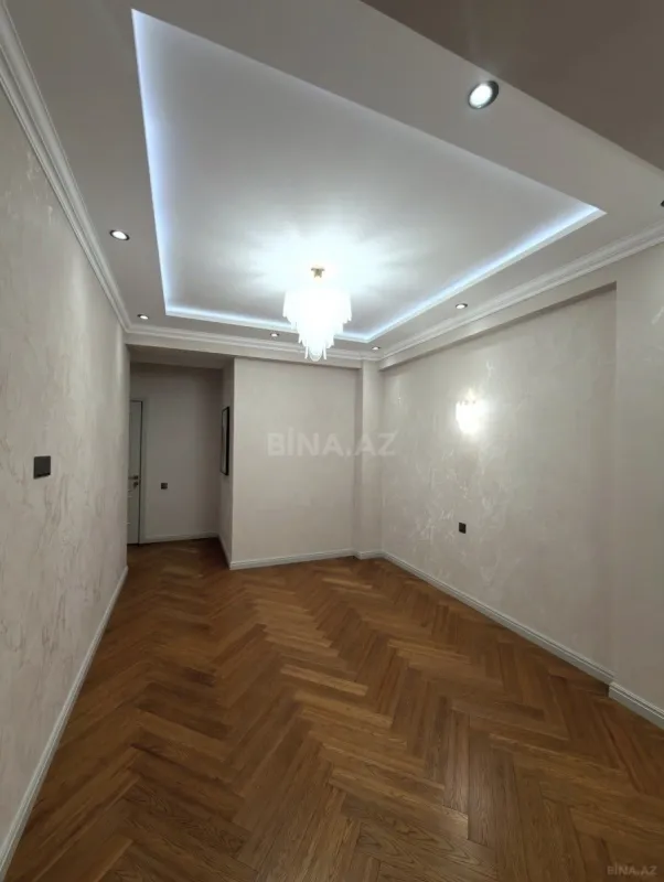 Satılır 3 otaqlı mənzil 138 m²