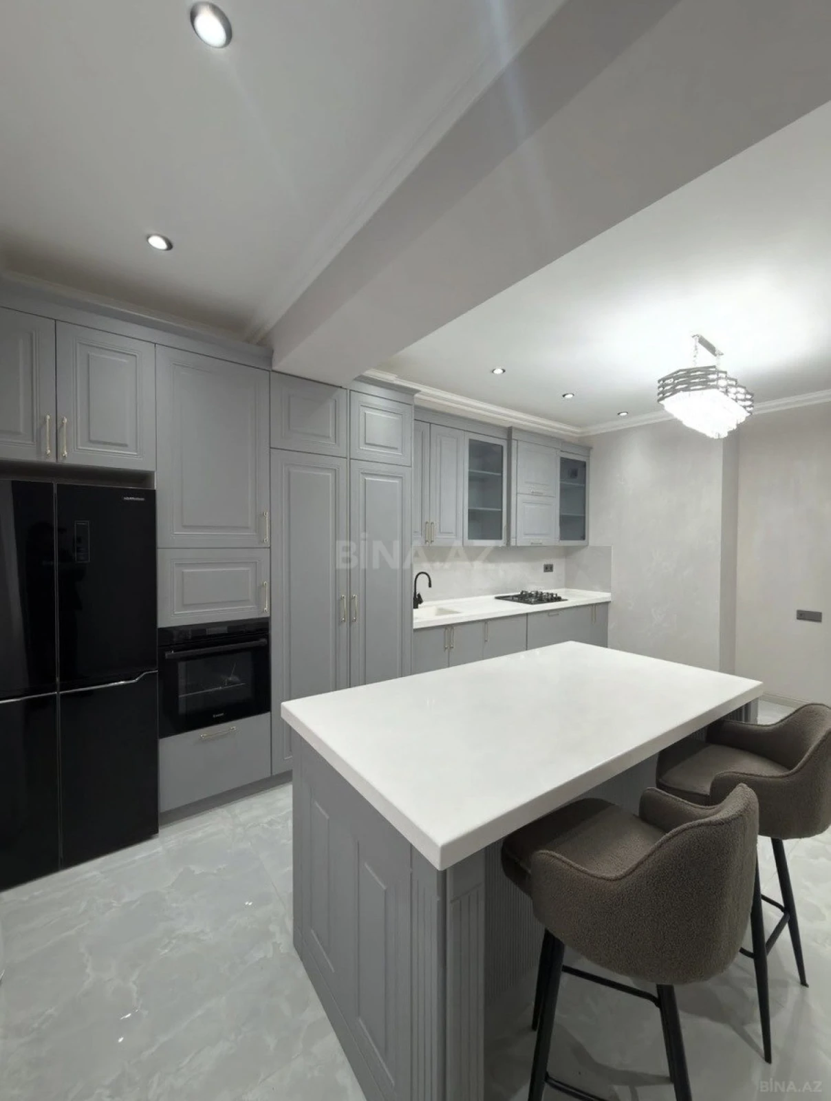 Satılır 3 otaqlı mənzil 138 m²