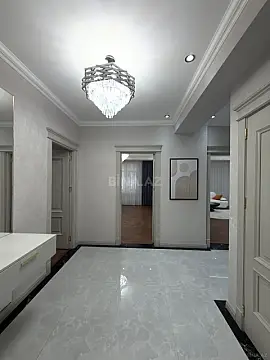 Satılır 3 otaqlı mənzil 138 m²