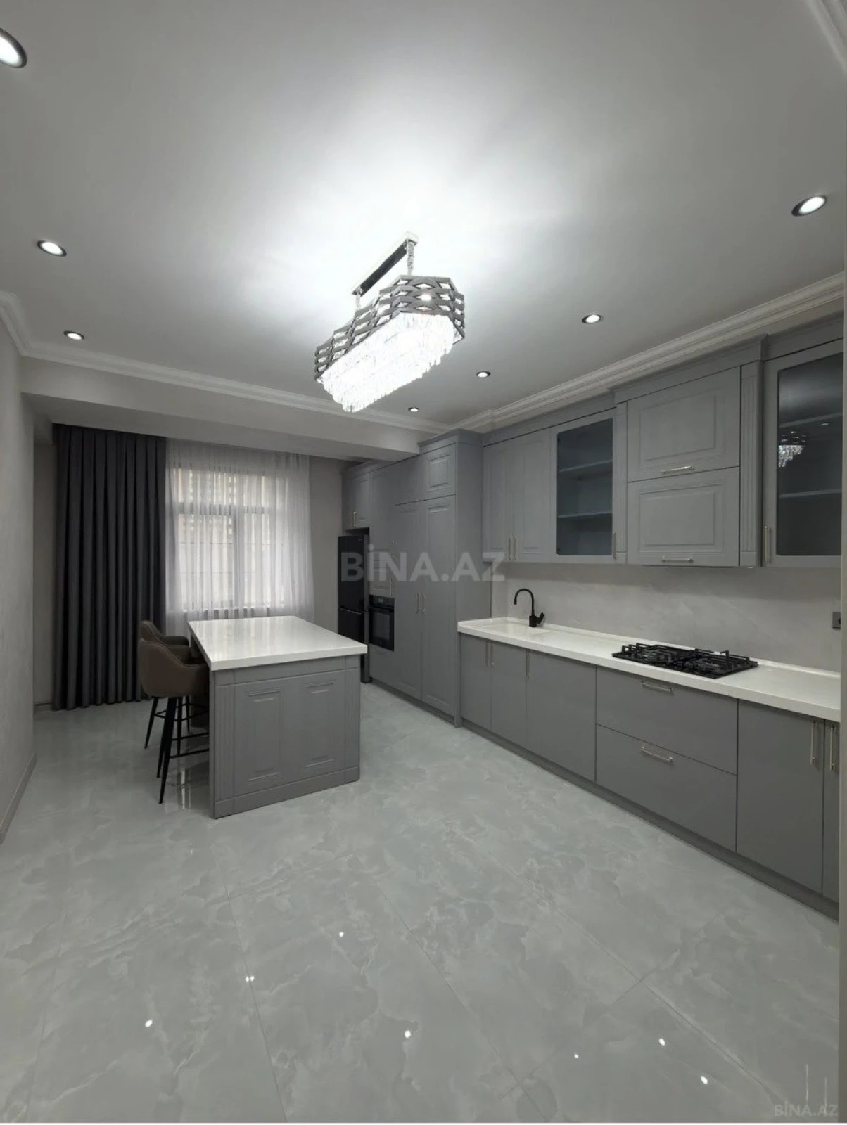 Satılır 3 otaqlı mənzil 138 m²