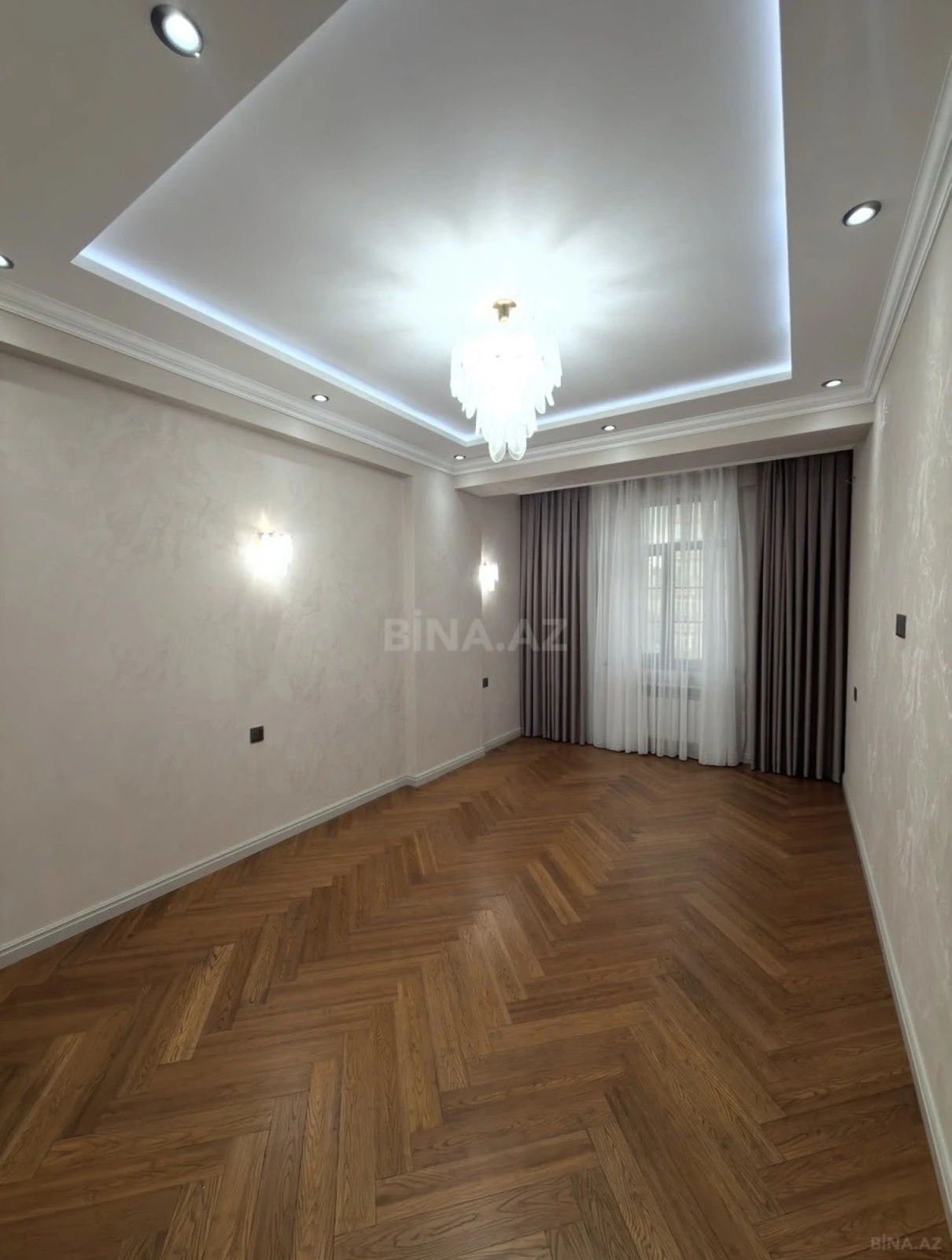 Satılır 3 otaqlı mənzil 138 m²