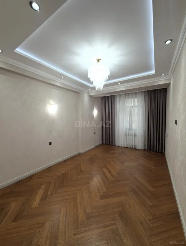 Satılır 3 otaqlı mənzil 138 m²