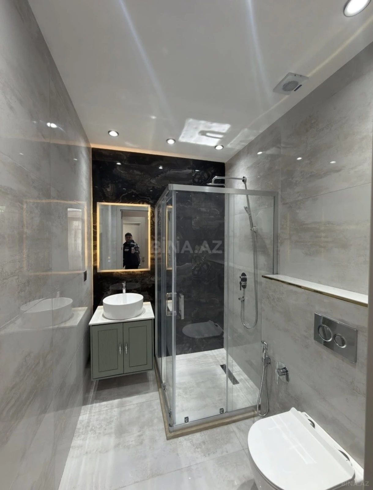 Satılır 3 otaqlı mənzil 138 m²