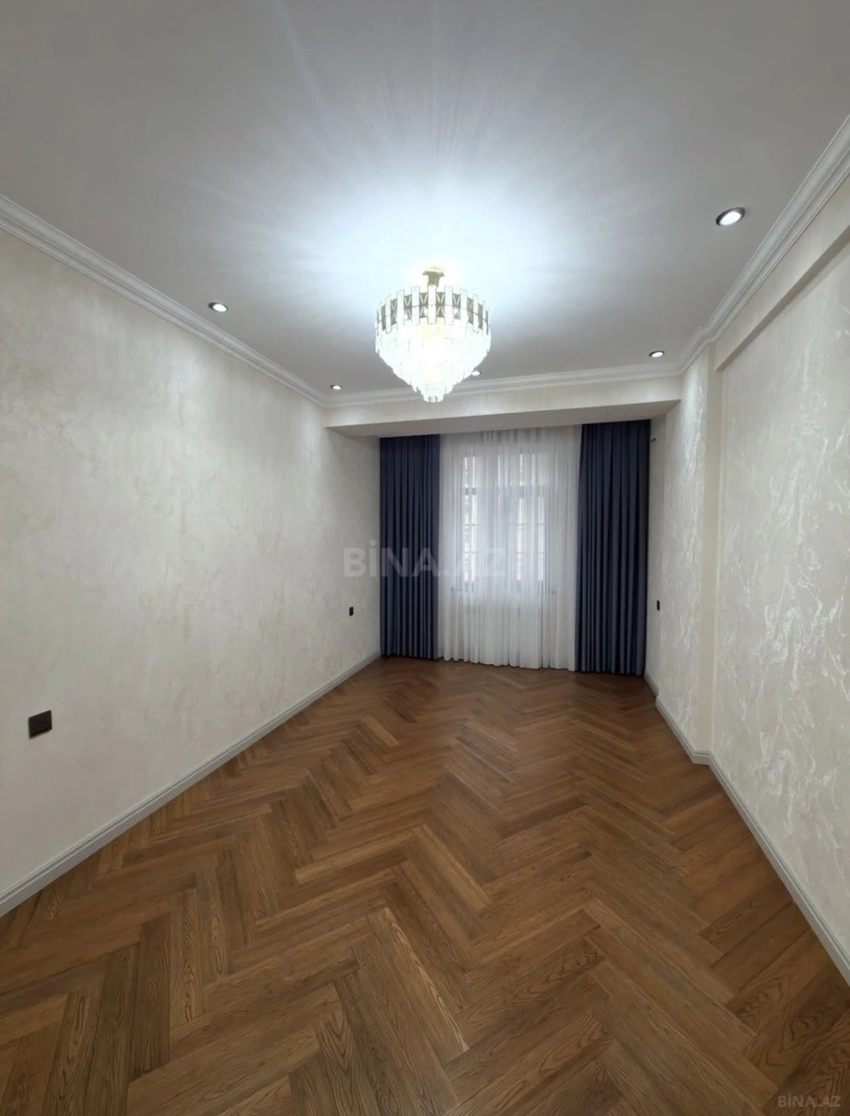 Satılır 3 otaqlı mənzil 138 m²