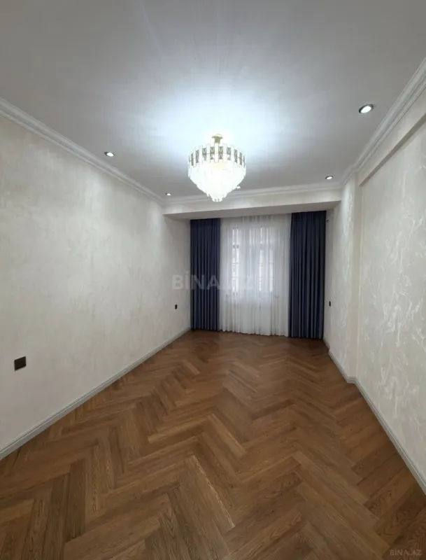 Satılır 3 otaqlı mənzil 138 m²