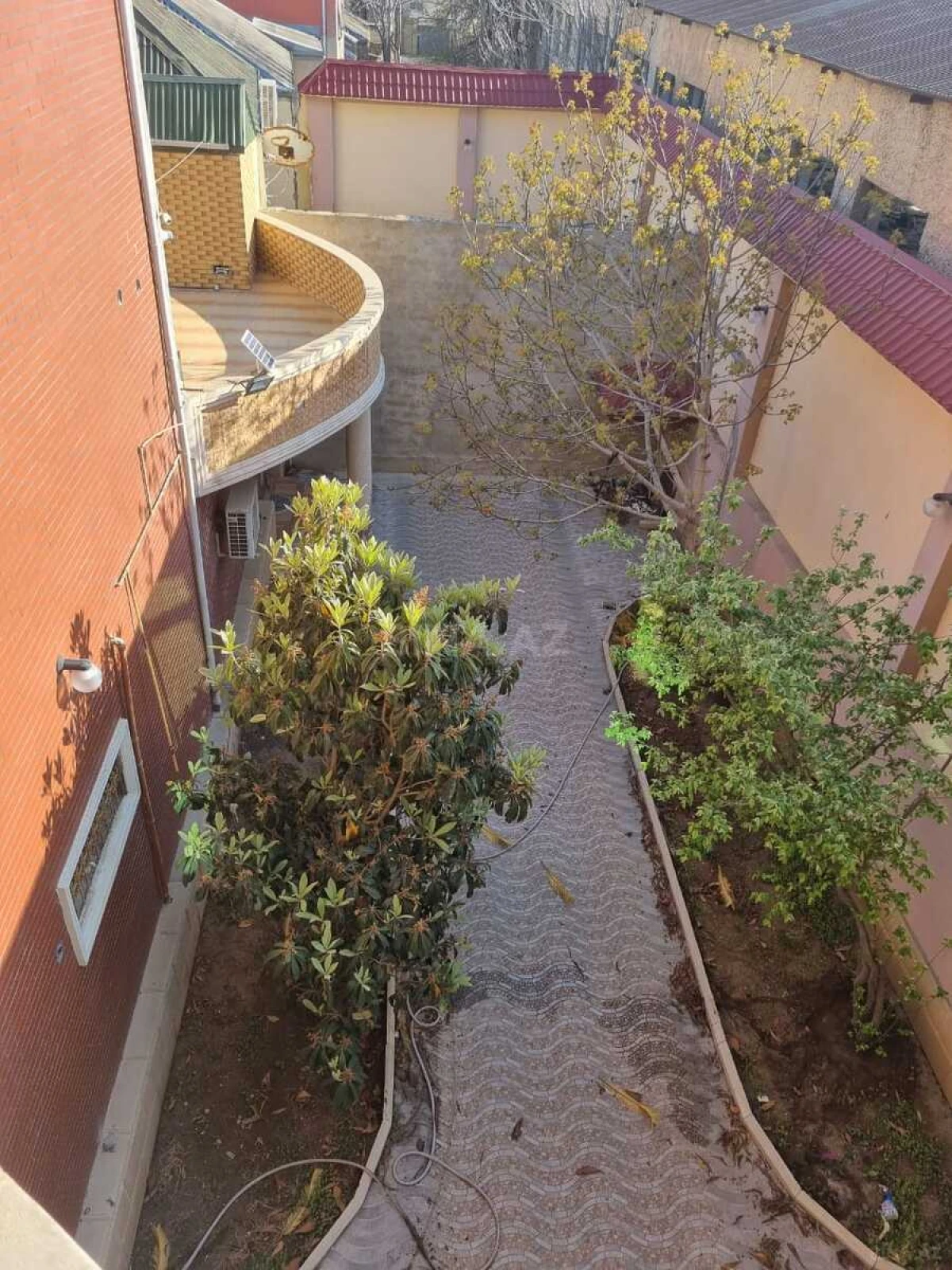 Satılır 6 otaqlı həyət evi 450 m²