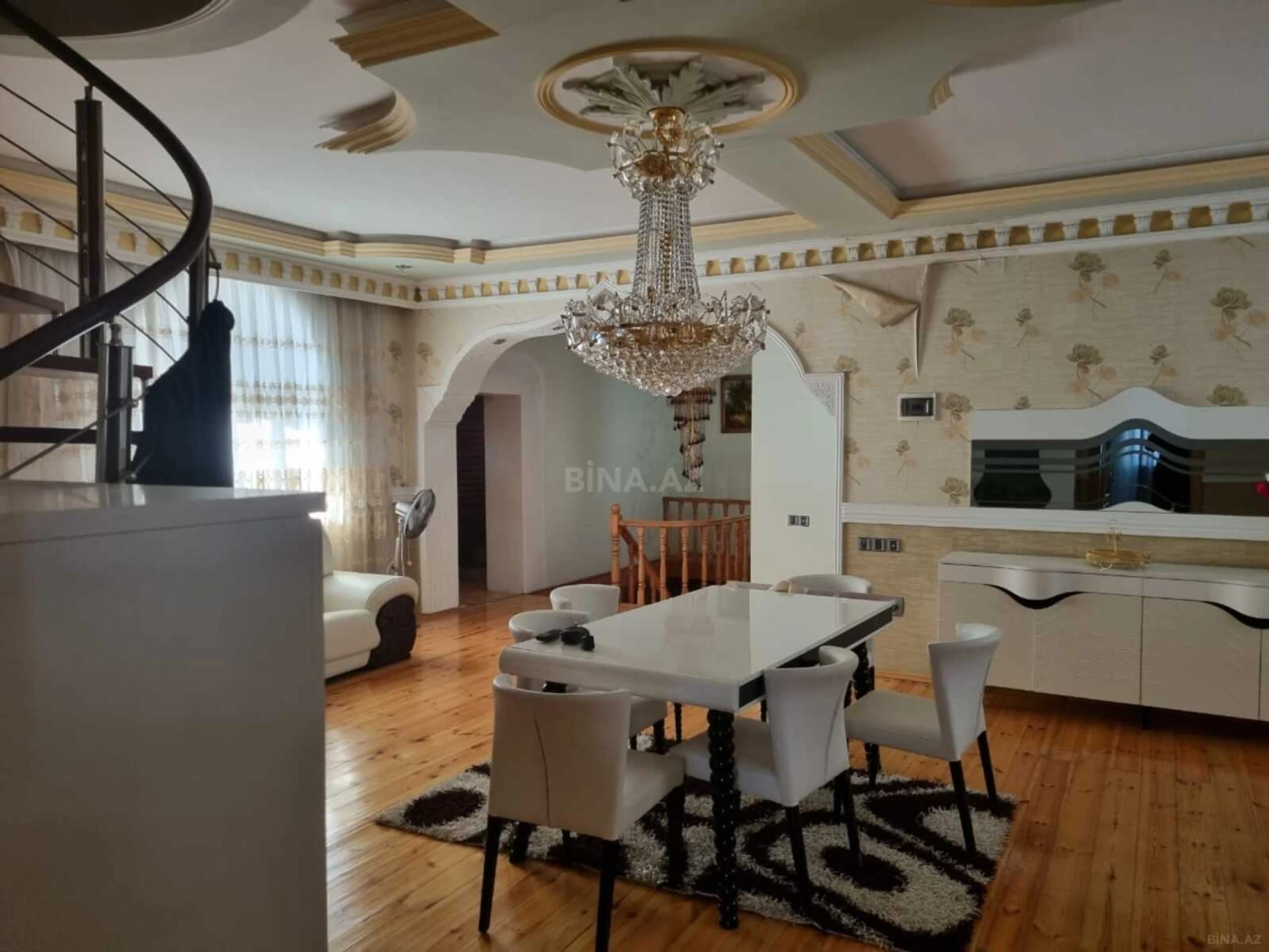 Satılır 6 otaqlı həyət evi 450 m²