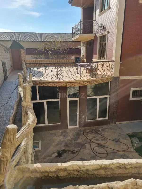 Satılır 6 otaqlı həyət evi 450 m²